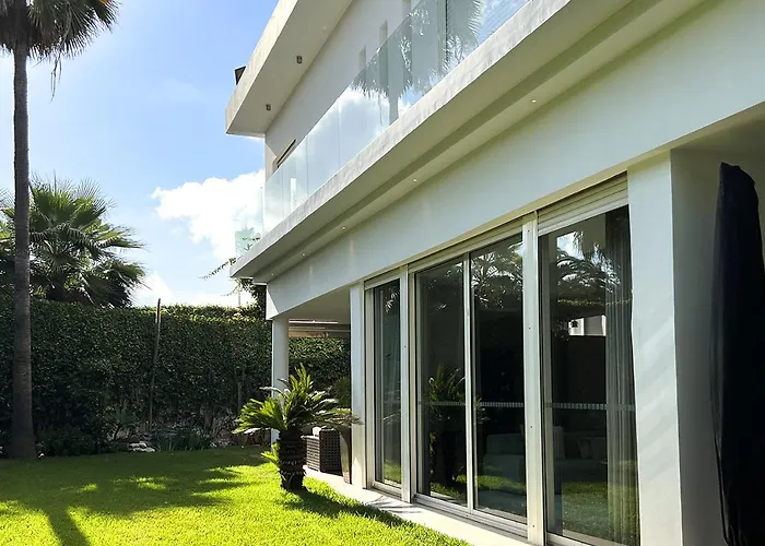 Villa De Luxe Avec Piscine Privee Au Coeur De Casablanca, Maroc