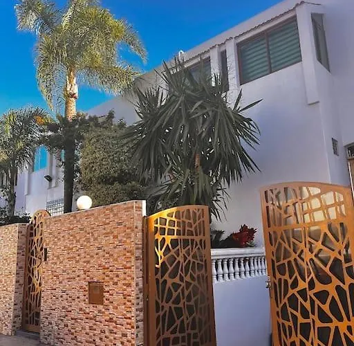 Nassali - Luxurious Beachfront Villa With Private Pool